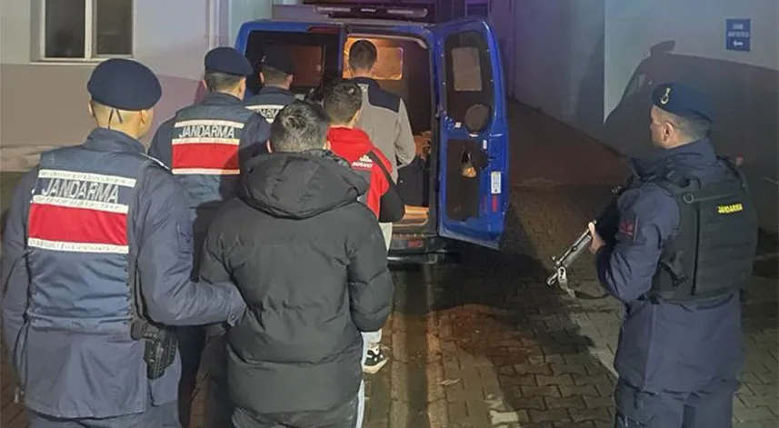 Samsun'da hırsızlar çaldıkları kredi kartıyla alışveriş yapınca yakalandı