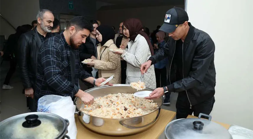 Rize'deki Türkmenistanlı öğrenciler kültürlerini tanıttı