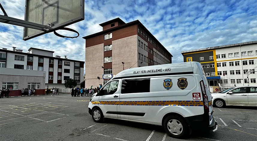 Samsun'da okulun tavanındaki alçının dökülmesi sonucu 7 öğrenci hafif yaralandı