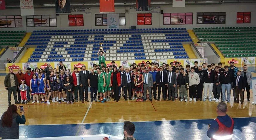 Basketbolda kupalar sahiplerini buldu