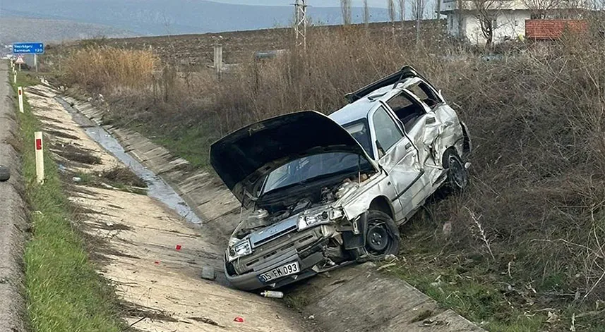 Samsun'da devrilen otomobilin sürücüsü yaralandı