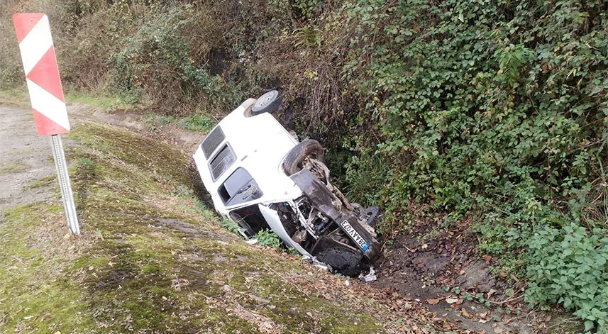 Trabzon’da minibüs şarampole devrildi!