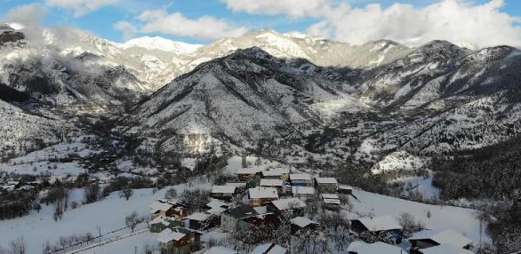 'Sakin şehir' Şavşat, bembeyaz oldu