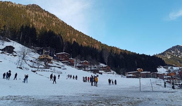 Rize'nin kış turizminin gözdesi Ayder'de sezon başladı