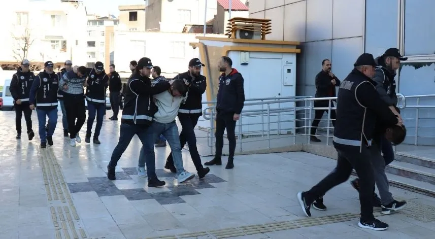 Silahlı saldırı hazırlığında oldukları iddiasıyla 4 zanlı yakalandı
