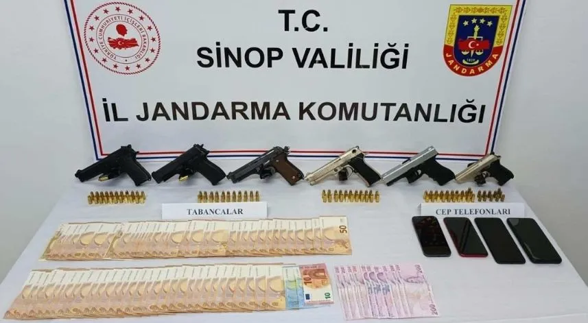 Sinop'ta silah kaçakçılığı operasyonunda 5 zanlı yakalandı