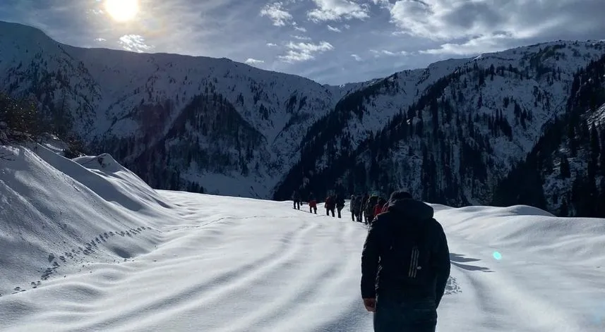 Başçayır Yaylası'na karlar altında yürüyüş etkinliği düzenlendi