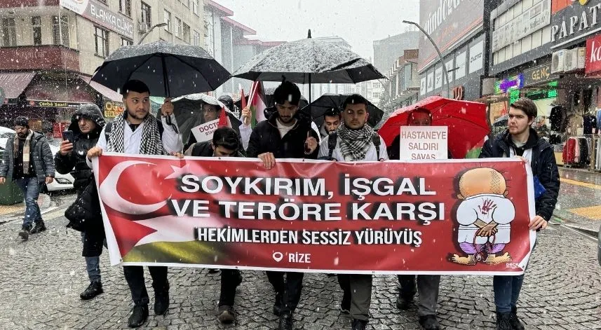 Rize'de doktor adayları, terör saldırısı ve İsrail'i protesto etti