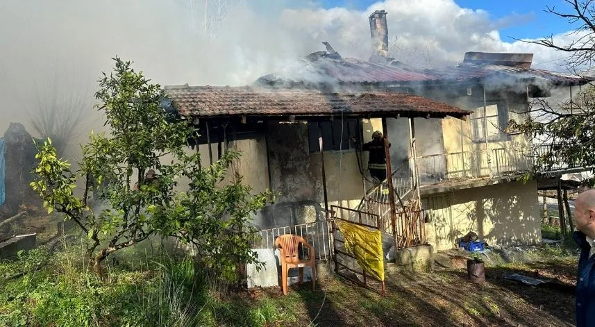 Samsun'da çıkan yangında ev kullanılmaz hale geldi