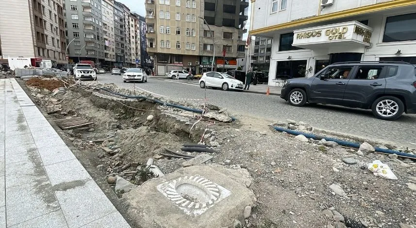 Rize'de bir garip olay: Tuvalet yıkıldı, taşı kaldı