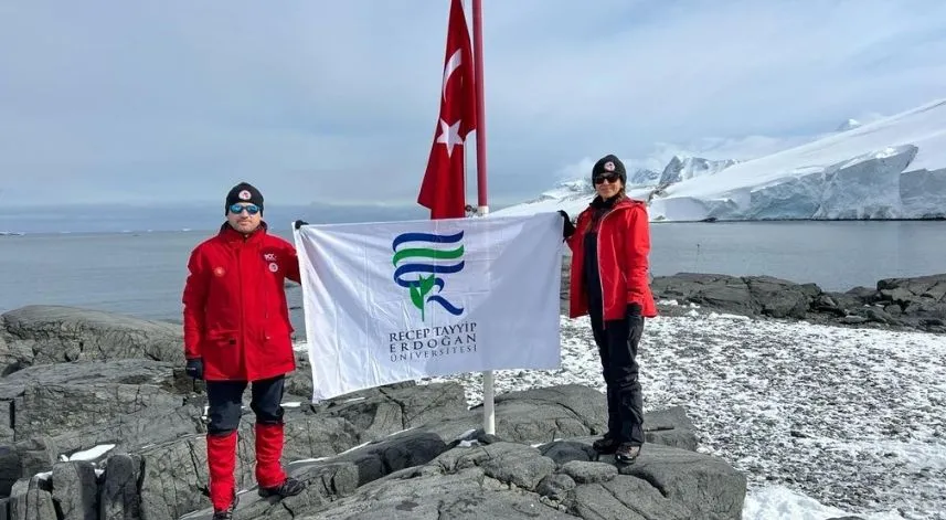 RTEÜ'lü akademisyenler Antarktika'da