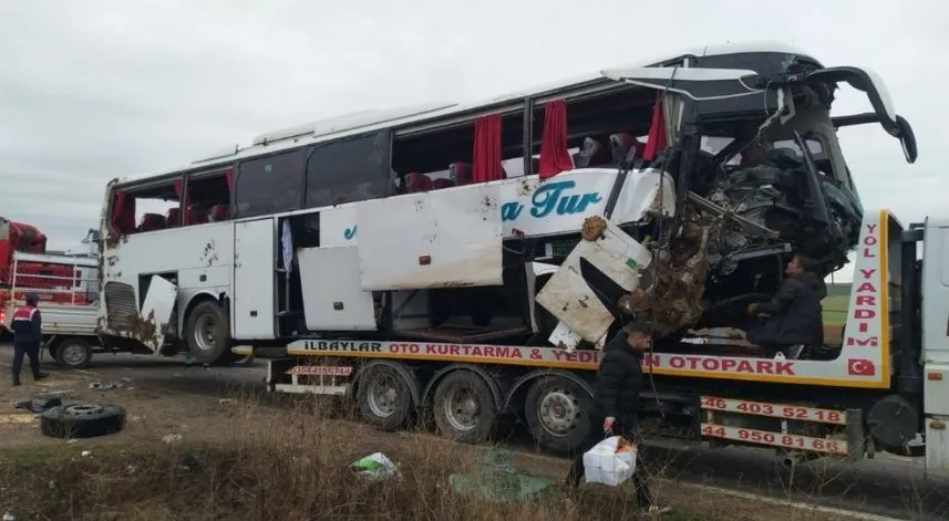 Yozgat’ta otobüs kazası: 2 ölü, 17 yaralı