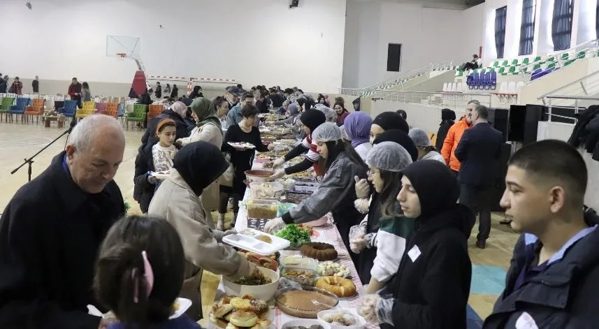 Ünye'de Gazze yararına kermes düzenlendi