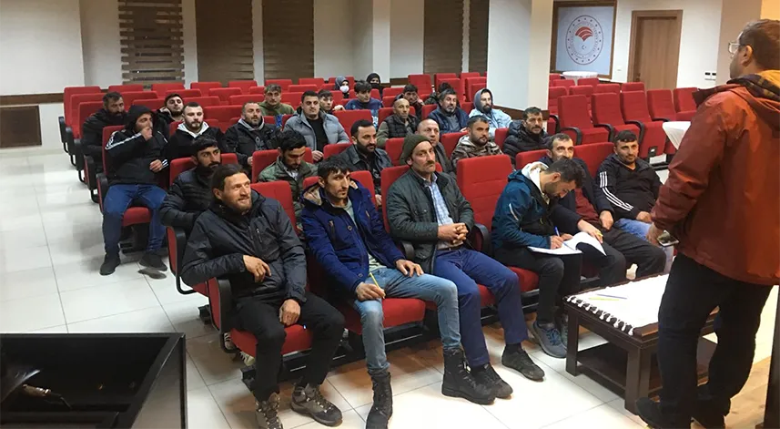 Rize'de sürü yönetimi eğitimini tamamlayan çiftçiler sertifika aldı 