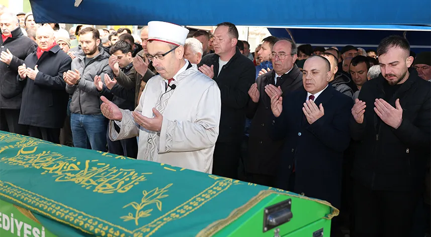 Artvin Valisi Ünsal, Belediye Başkan Yardımcısı Özkan'ın babasının cenaze törenine katıldı