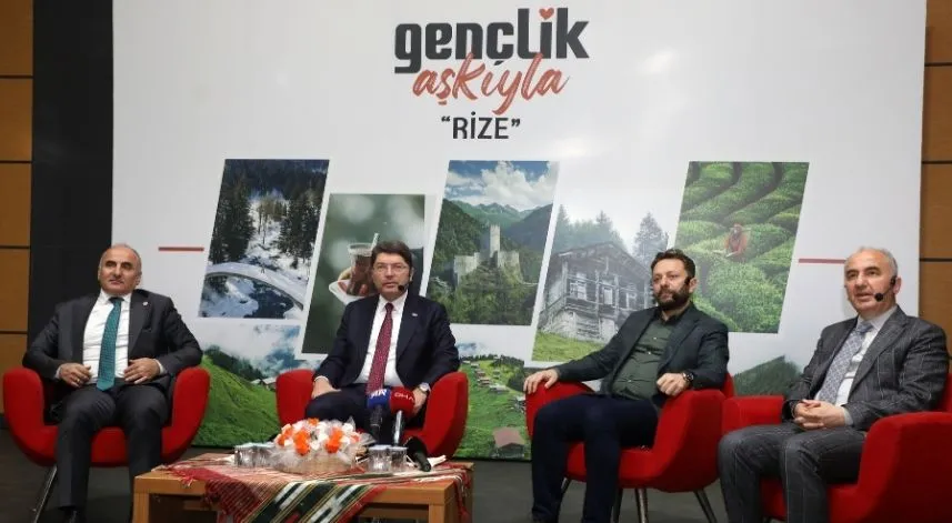 Adalet Bakanı Tunç, Rize'de gençlerle bir araya geldi