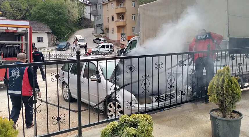 Tokat’ta çıkan yangında otomobilde hasar oluştu