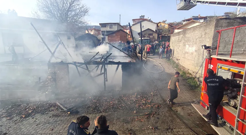 Tokat’ta samanlık yangını zarara neden oldu