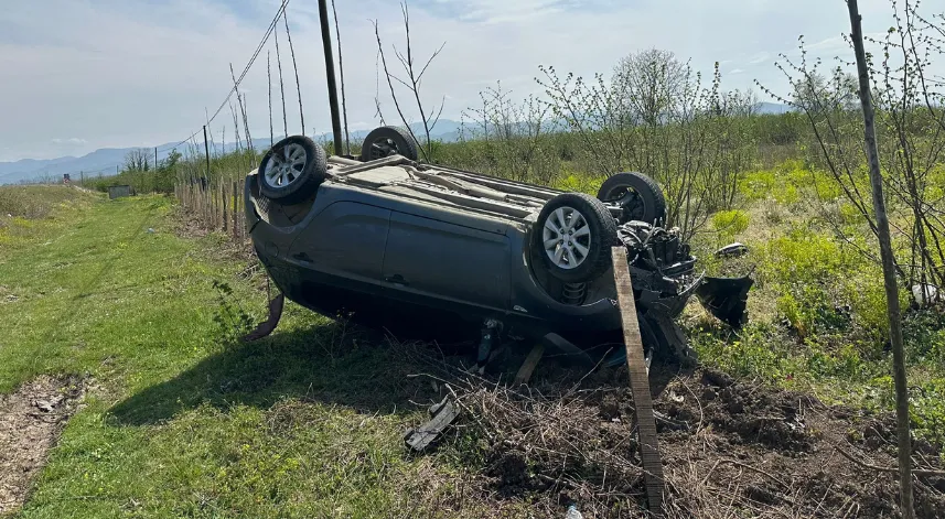 Devrilen otomobilin sürücüsü yaralandI