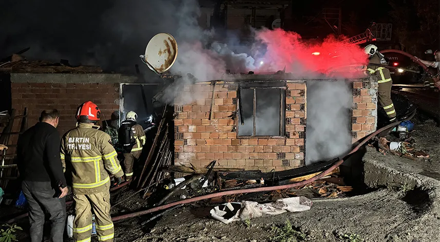 Evde çıkan yangında 1 kişi öldü, 1 kişi yaralandı