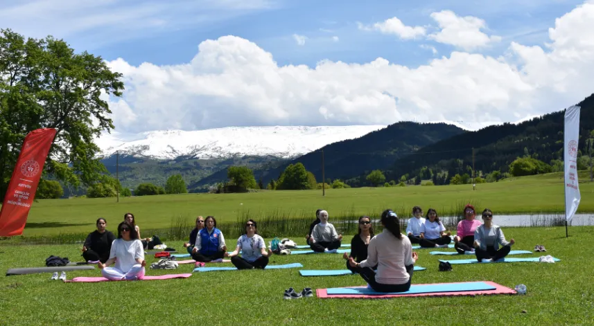 Artvin'de 1400 rakımda yoga yapıldı