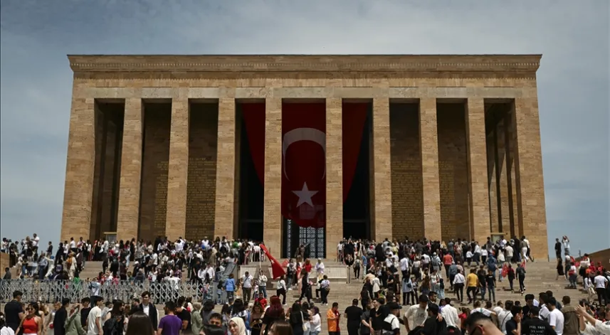 Anıtkabir, 19 Mayıs'ta 220 bini aşkın ziyaretçiyi ağırladı