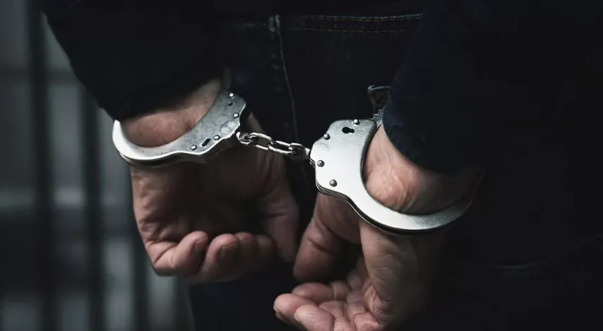 Uyuşturucu ticareti yapan 2 kişi tutuklandı