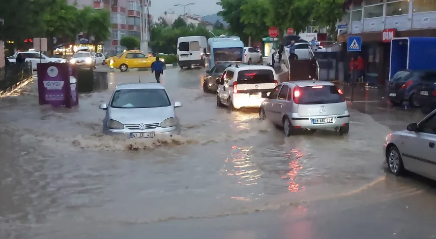 Sağanak ve dolu hayatı olumsuz etkiledi