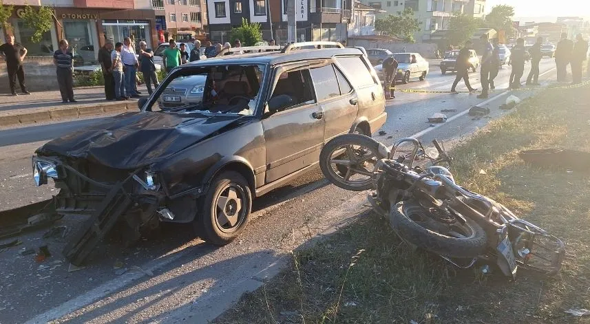 Otomobille çarpışan motosikletin sürücüsü öldü