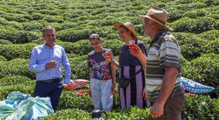 Özgür Özel, Rize’de çay üreticilerini ziyaret etti