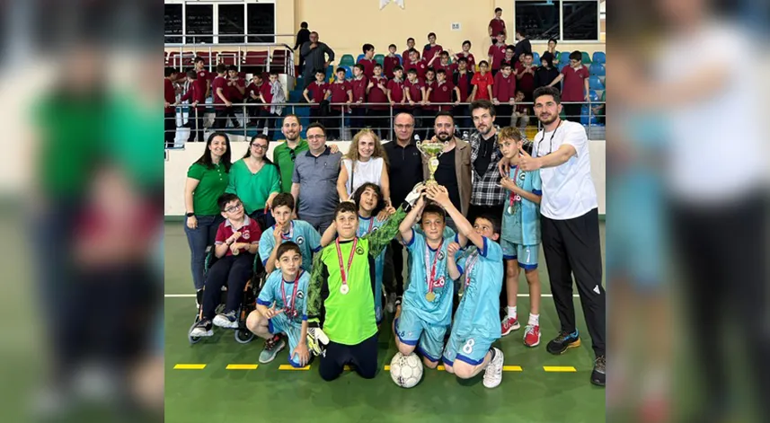 Rize'de turnuvanın şampiyonu Mahmut Celalettin Ökten İmam Hatip Ortaokulu oldu