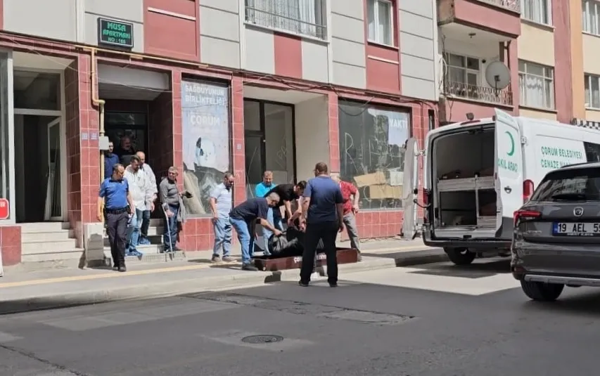 32 yaşındaki bir kişi odasında ölü bulundu