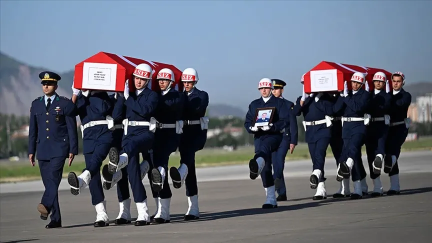 Eğitim uçağında şehit olan pilotlar için tören düzenlendi