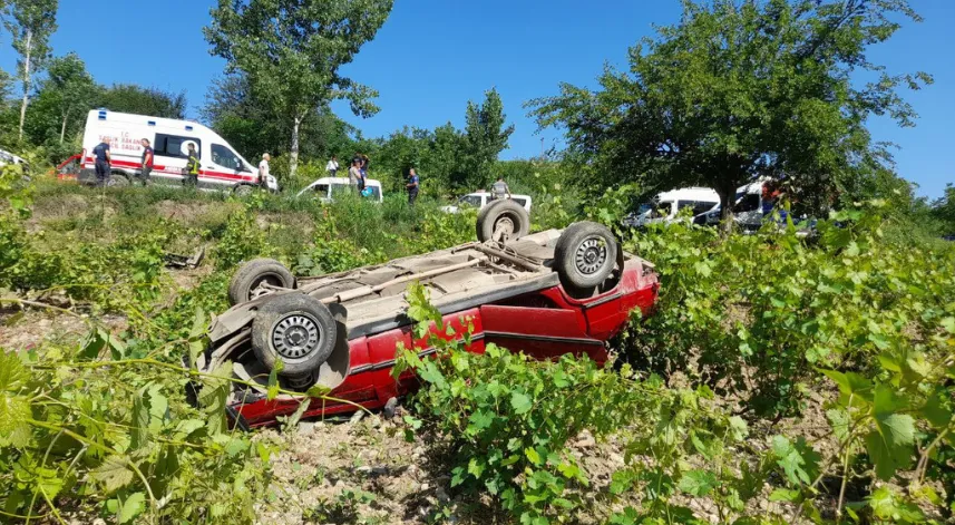 Tokat'ta devrilen otomobilin sürcüsü yaralandı