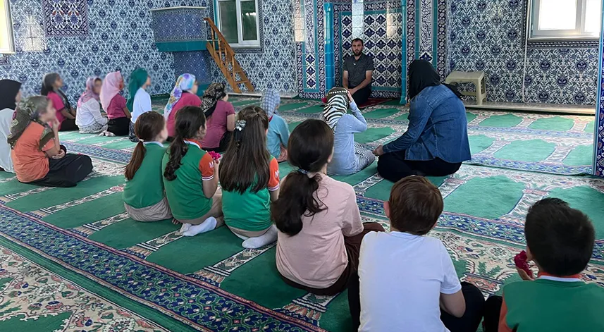 Ardeşen’de çocuklara cami alışkanlığı kazandırılıyor