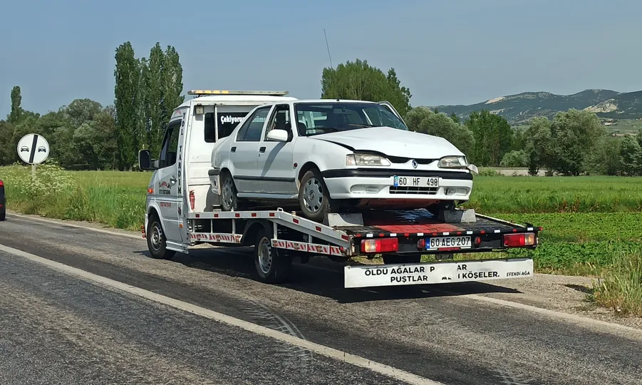 İki otomobilin çarpıştığı kazada 2 kişi yaralandı