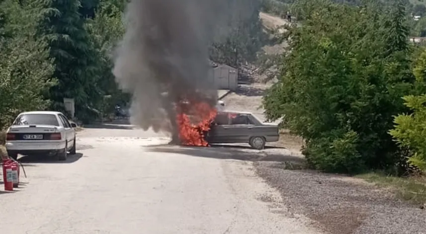 Torununu sınava bırakan kişinin kullandığı otomobil dönüş yolunda yandı