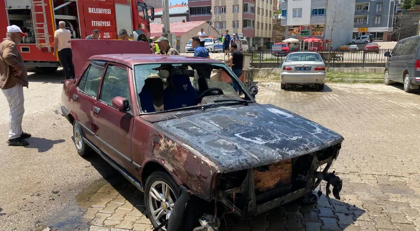 Gümüşhane'de park halindeki otomobil yandı