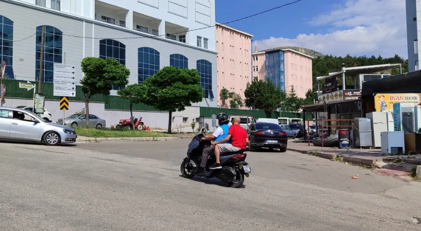 YKS'ye yetişmeye çalışanlara motosikletli din görevlileri yardımcı oldu