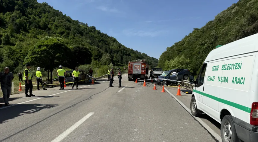 Otomobille sağlık personelinin bulunduğu araç çarpıştı, 3 kişi öldü, 3 kişi yaralandı