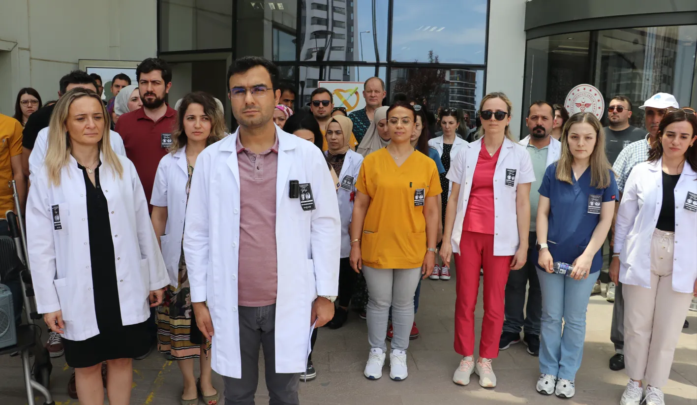 Kastamonu'da doktorlar, ölen meslektaşlarını andı