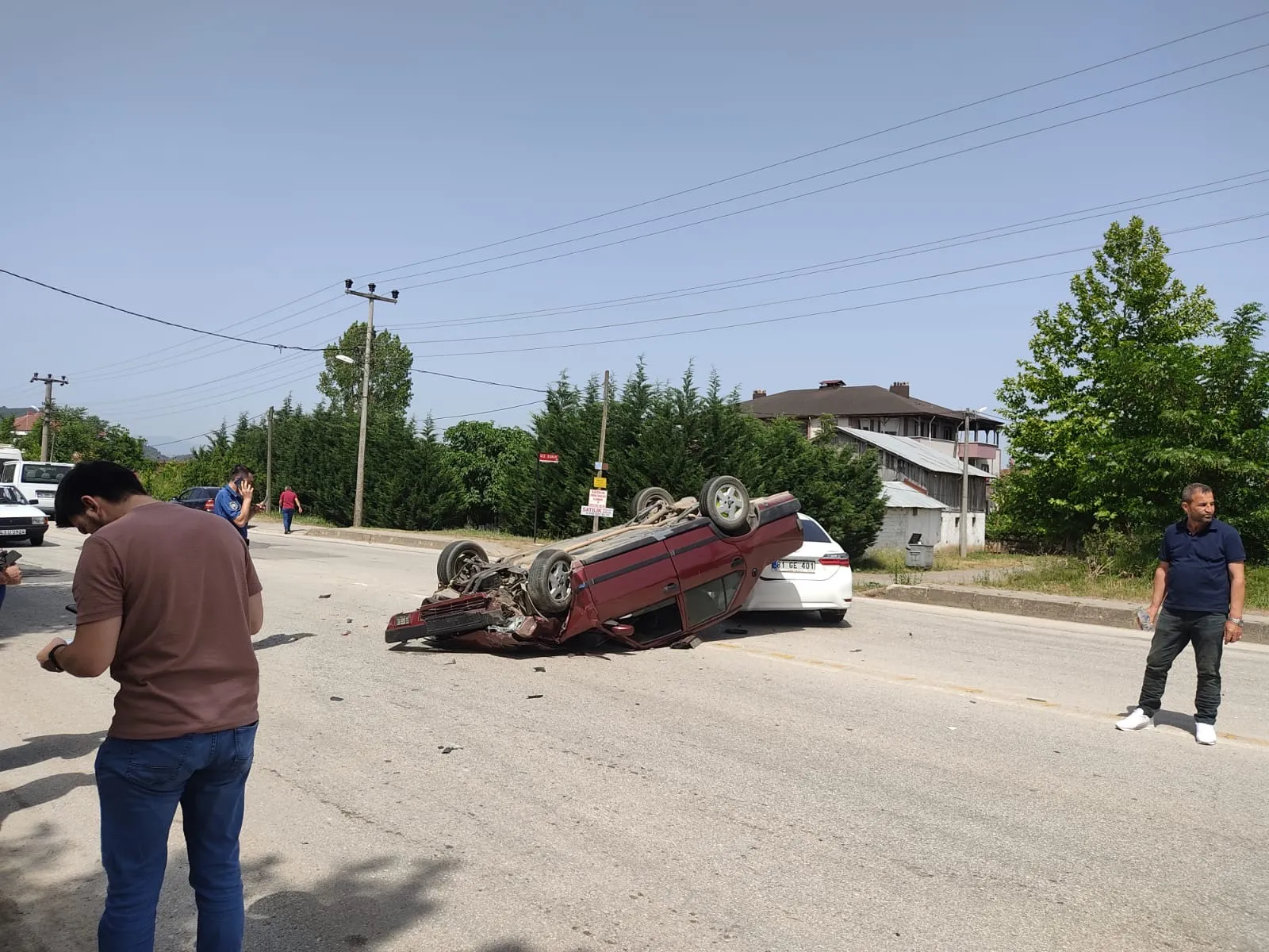 Düzce'de iki otomobilin çarpıştığı kazada 1 kişi yaralandı