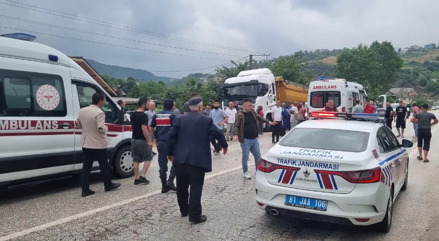 Düzce'de motosikletin yayaya çarpma anı güvenlik kamerasında