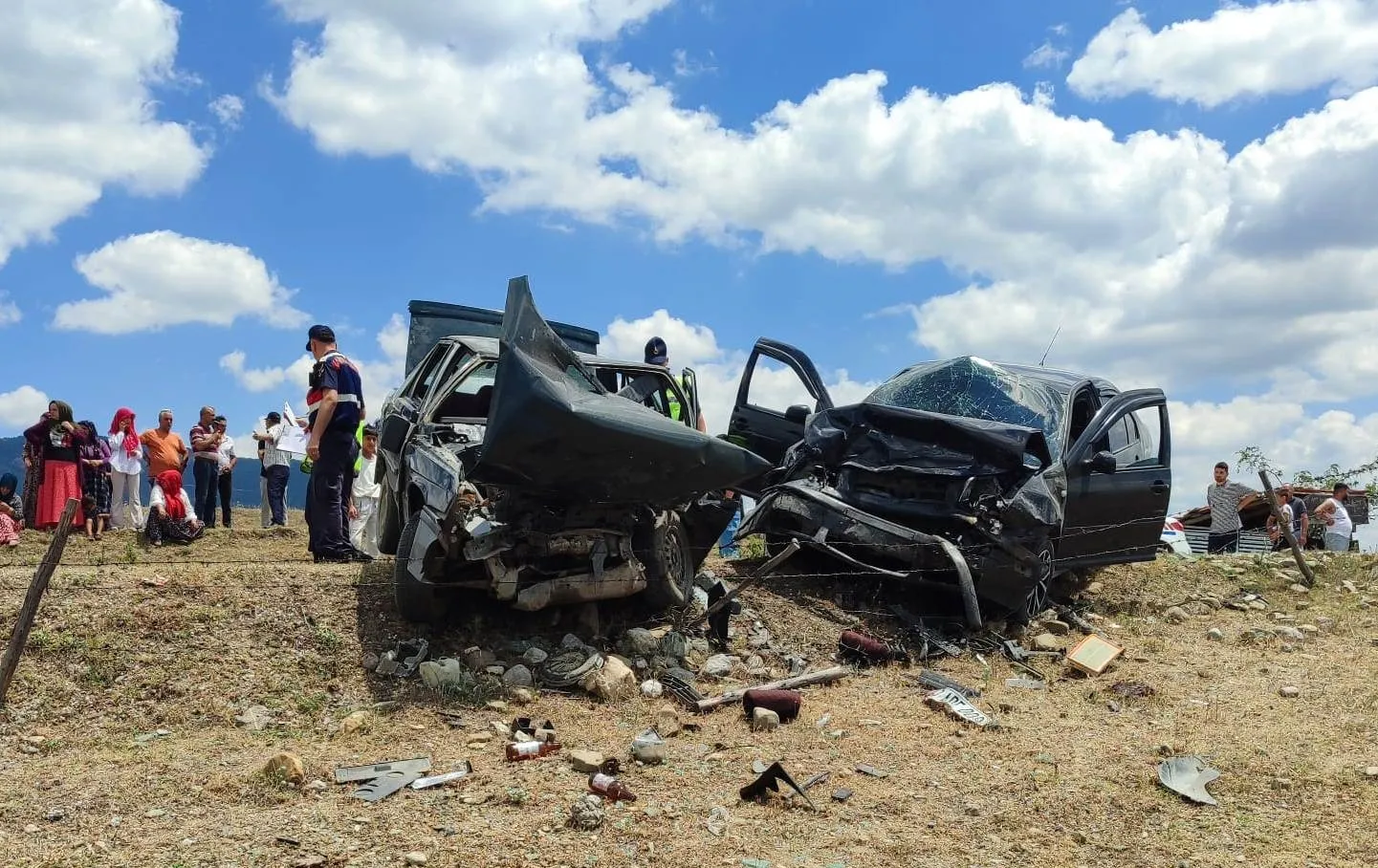 Sinop'ta iki otomobilin çarpıştığı kazada 5 kişi yaralandı