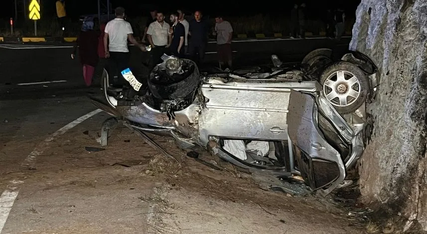 İki otomobilin çarpıştığı kazada 3 kişi öldü, 2 kişi yaralandı