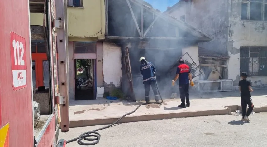 Evin deposunda çıkan yangın söndürüldü