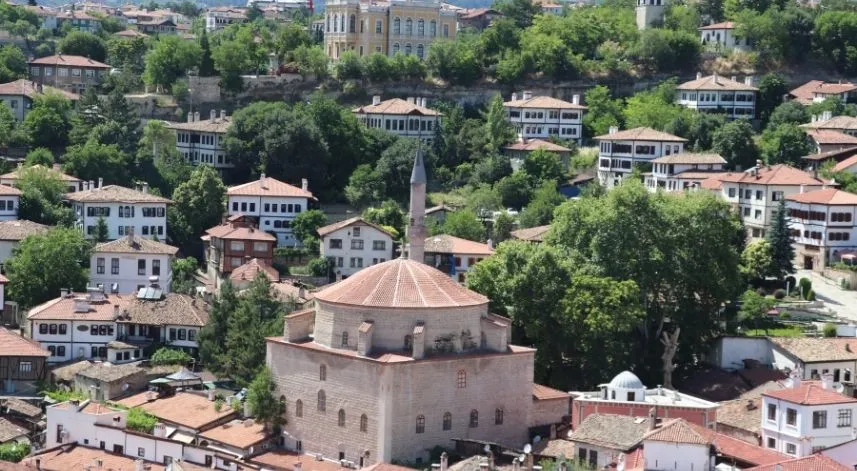 Safranbolu bayram tatilinde 1 milyon 225 bin misafirini doğa ve tarihle iç içe ağırladı