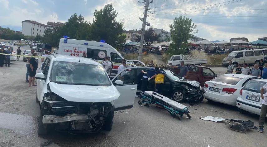 3 aracın karıştığı kazada 5 kişi yaralandı