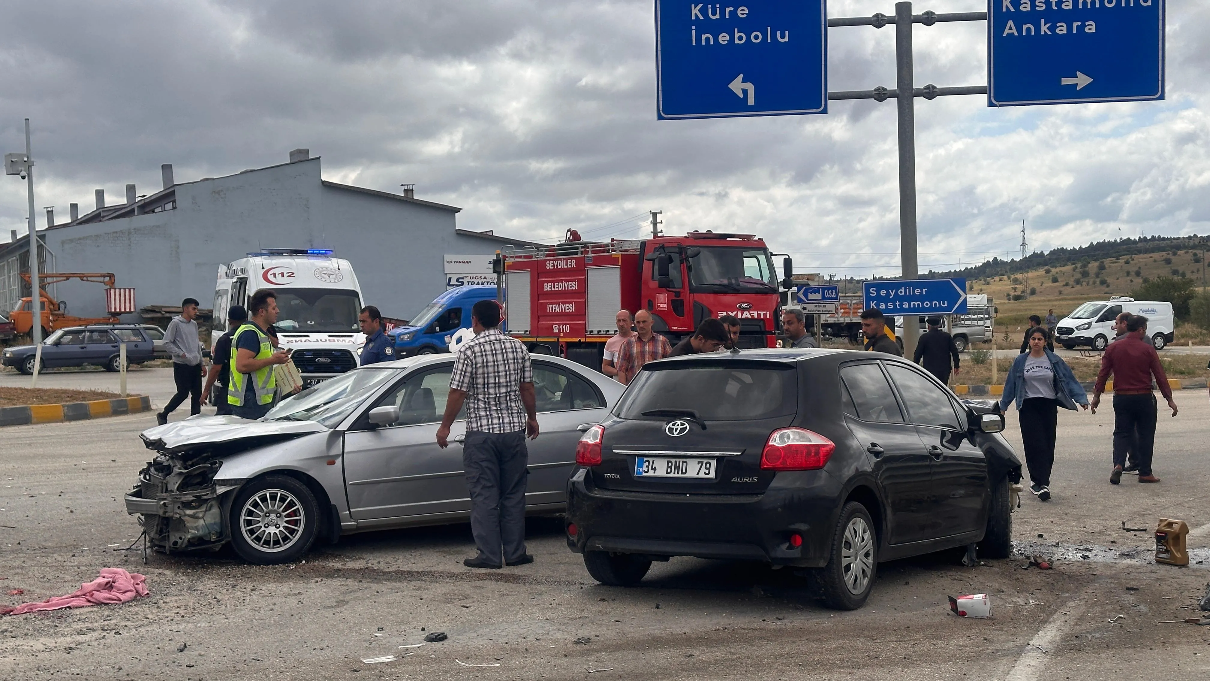 3 aracın karıştığı trafik kazasında 12 kişi yaralandı