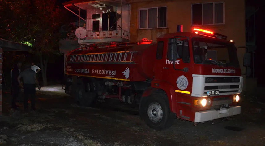 Evde çıkan yangın itfaiye ekiplerince söndürüldü